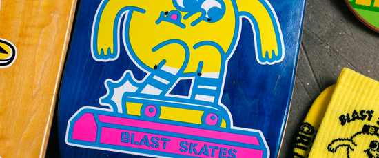 Blast Curb Club Skateboard blue Veneer Unterseite Mascot Skate Brand