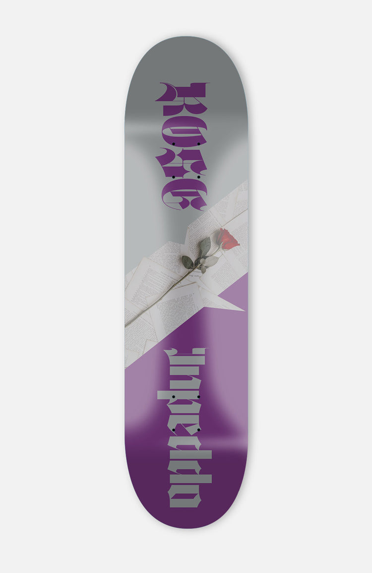 skateboard deck mit lila-grauem Ausdruck mit "inpeddo" und "rose" schriftzug und einer realistischen rose zwischen den beiden Worten