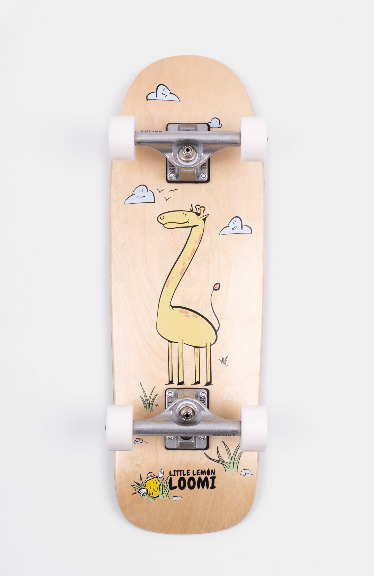 Skateboard für Kinder mit Kork der Marke Loomi. Giraffen Skateboard Grafik.