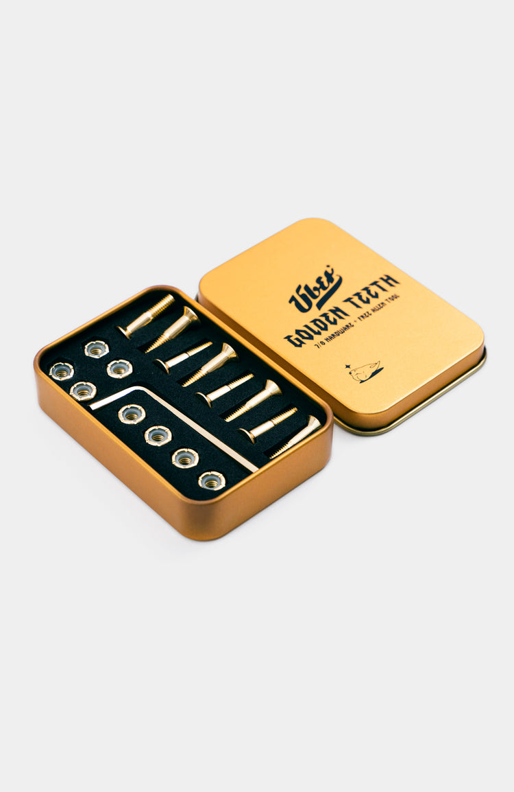 goldenes Montageset für alle möglichen skateboards. professionelles produktfoto auf weißem Hintergrund