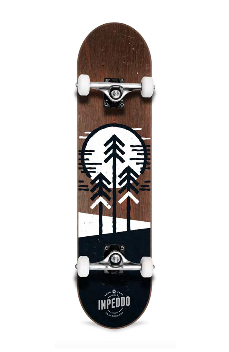 Skateboard in Braun-schwarz mit einer abstrakten Wald-grafik