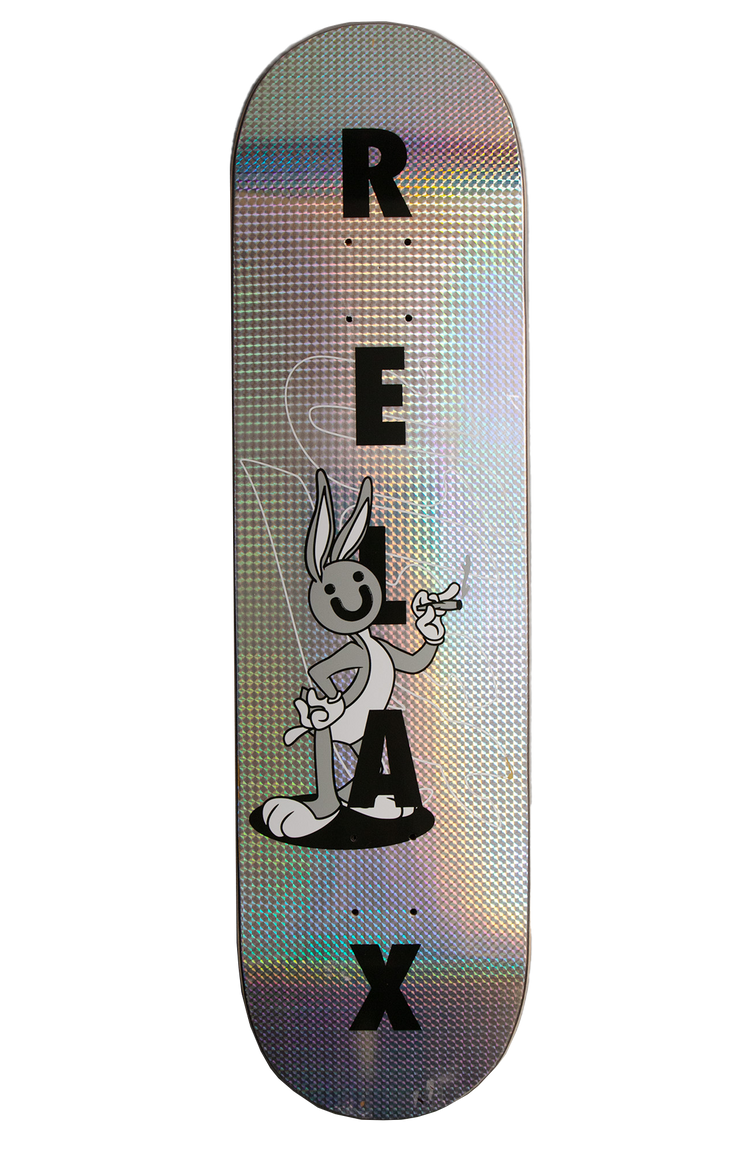 holographisches Skateboard deck, mit bugs bunny print und "relax" Schriftzug