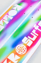 nahaufnahme von einem bunten skateboar Deck. das deck ist ein pro board für den bekannten skater "roller surfer"
