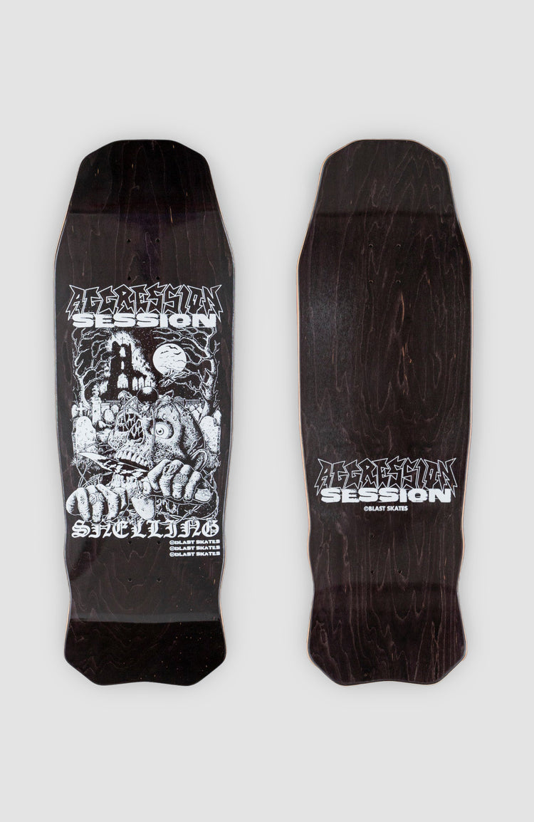 schwarzes special shape skateboard deck. pro board von Jake snelling. mit "Aggression session" Schriftzug auf der Ober und Unterseite. die Oberseite und Unterseite des decks ist nebeneinander auf weißem Hintergrund abgebildet.