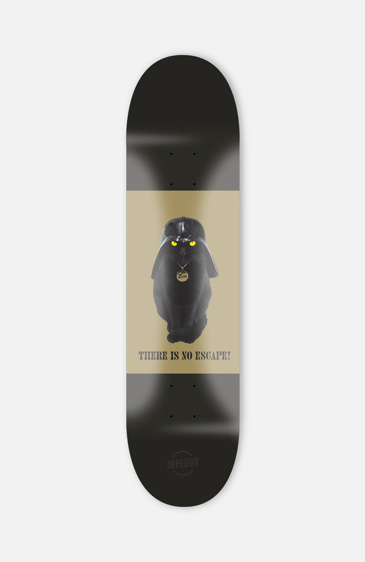 skateboard deck auf weißem Hintergrund. das skateboard deck is mit einer Katze bedruckt, die als Darth Vader verkleidet ist