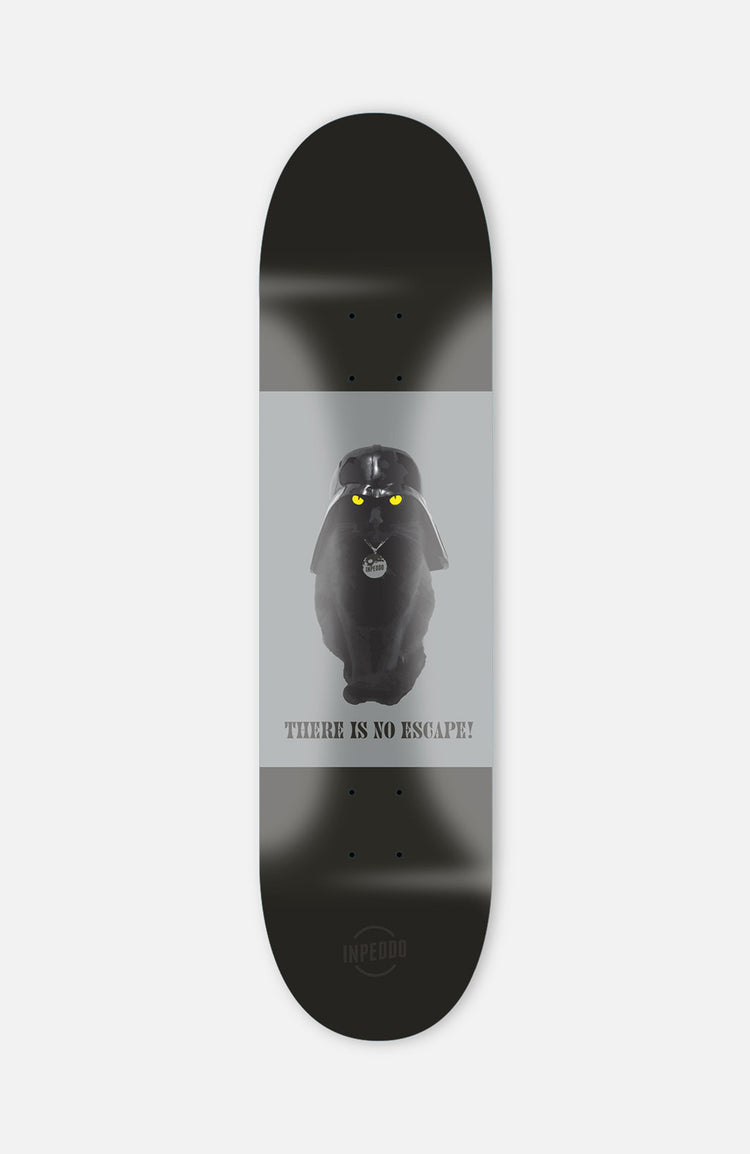 skateboard deck mit einer schwarzen Katze drauf, die einen Darth Vader-helm trägt