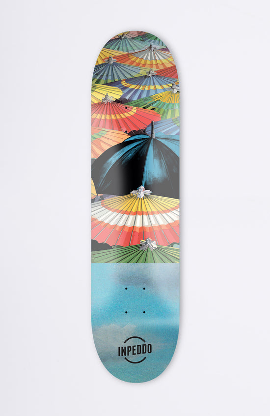 skateboard deck mit vielen bunten Regenschirmen als design