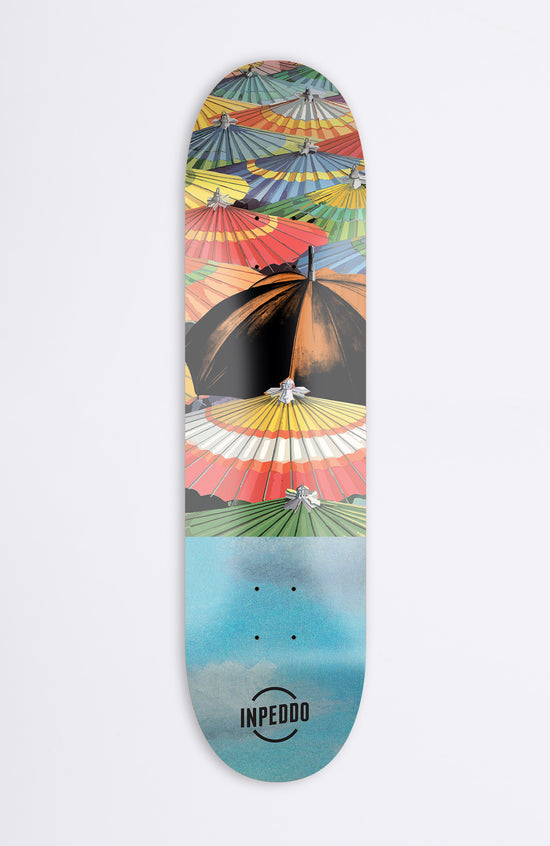 skateboard deck mit vielen bunten Regenschirmen als Aufdruck 