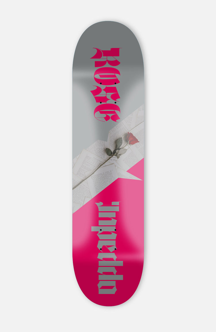 rot-pink-graues skateboard deck mit einer realistischen rose in der Mitte 