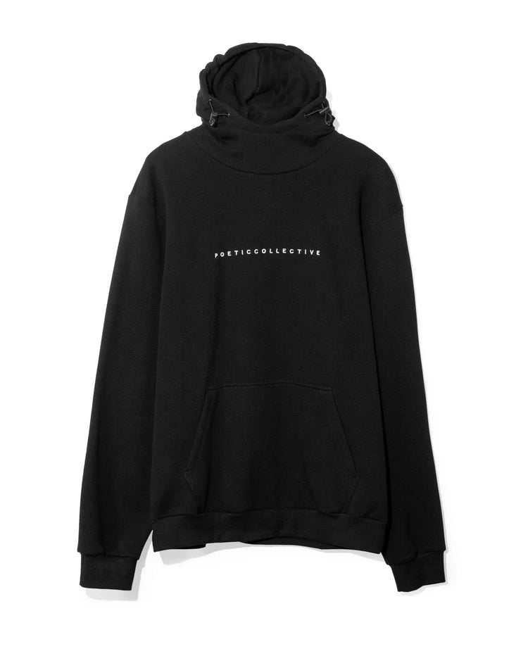 Produktbild eines schwarzen hoodies, der an der Kapuze Gummizüge hat.