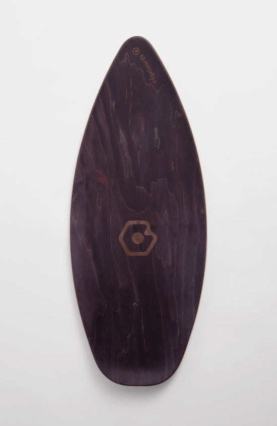 produktfoto von einem schwarz-braunen Balance board mit dem edgeboards-logo auf der Oberseite. Das board liegt flach auf dem weißen Hintergrund und wurde von oben fotografiert.