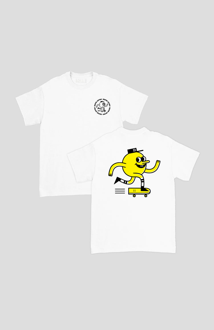 weißes tshirt mit kleinem blast skates logo auf der Vorderseite und großem blast skates Maskottchen als backprint