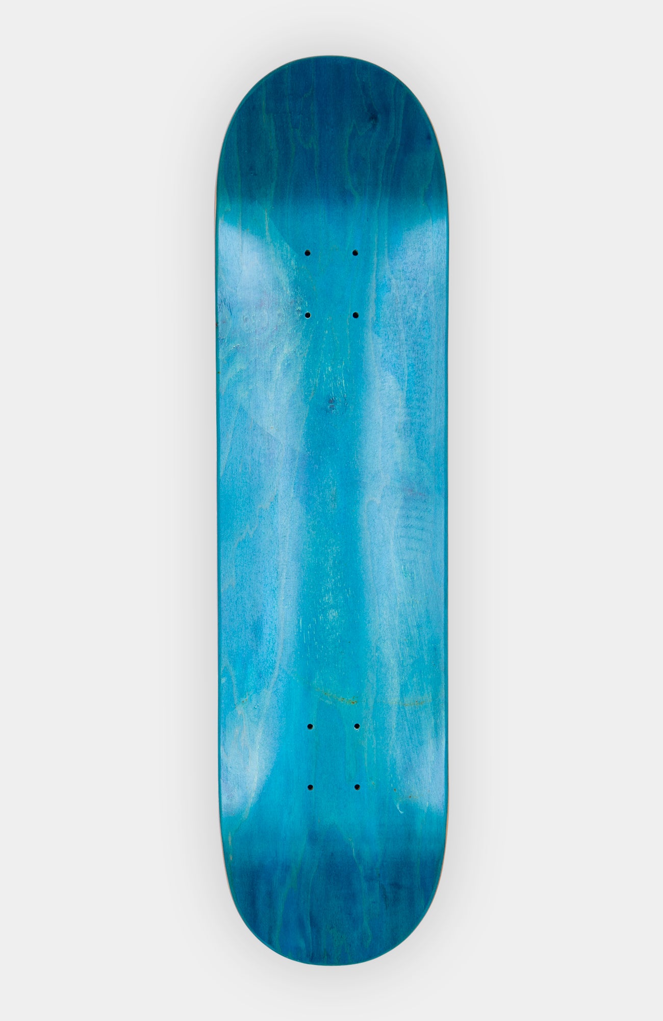 blaues skateboard deck auf weißem Hintergrund. mit natürlicher Maserung.