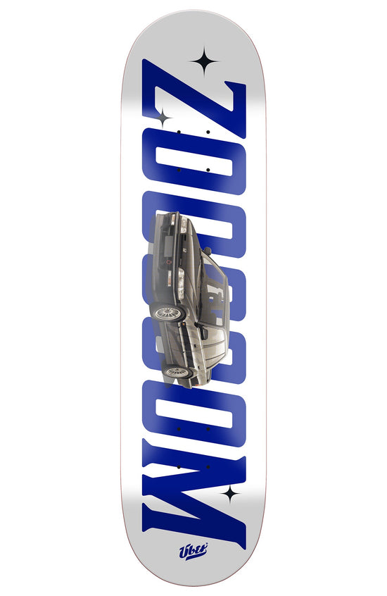 weißes skateboard deck mit einem alten honda auto und blauer schrift