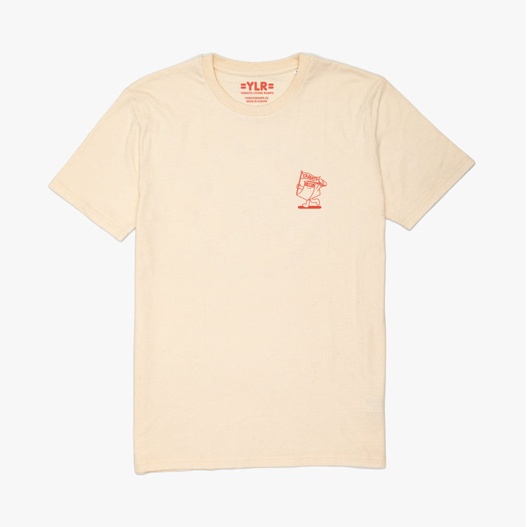 creme farbiges t-shirt auf weißem Hintergrund. mit einer lebendigen orangenen Skateboard-Rampe als Aufdruck.