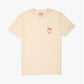 creme farbiges t-shirt auf weißem Hintergrund. mit einer lebendigen orangenen Skateboard-Rampe als Aufdruck.