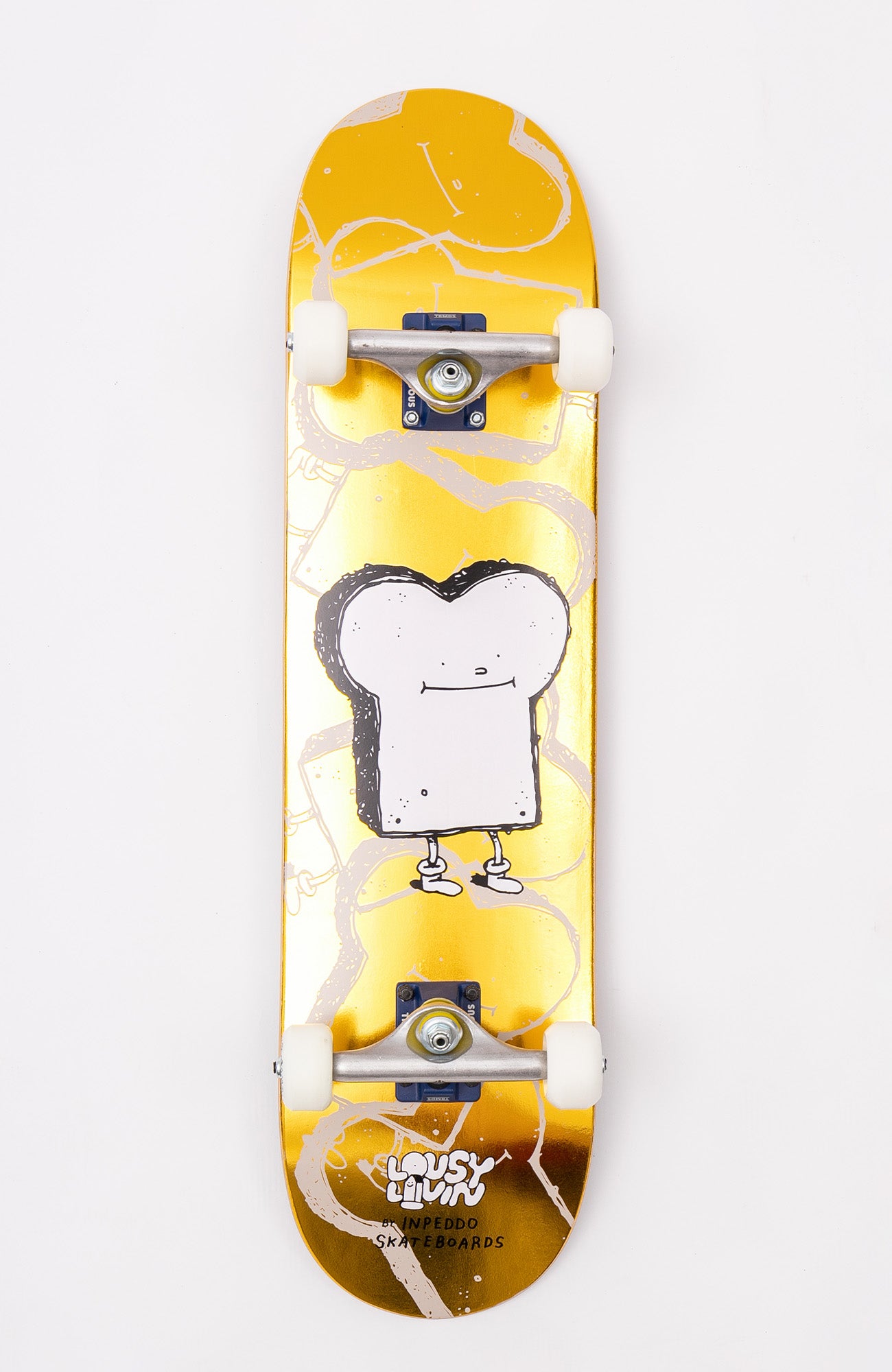 goldenes skateboard mit einem illustriertem weißem Toastbrot abgebildet. design von Stefan marx